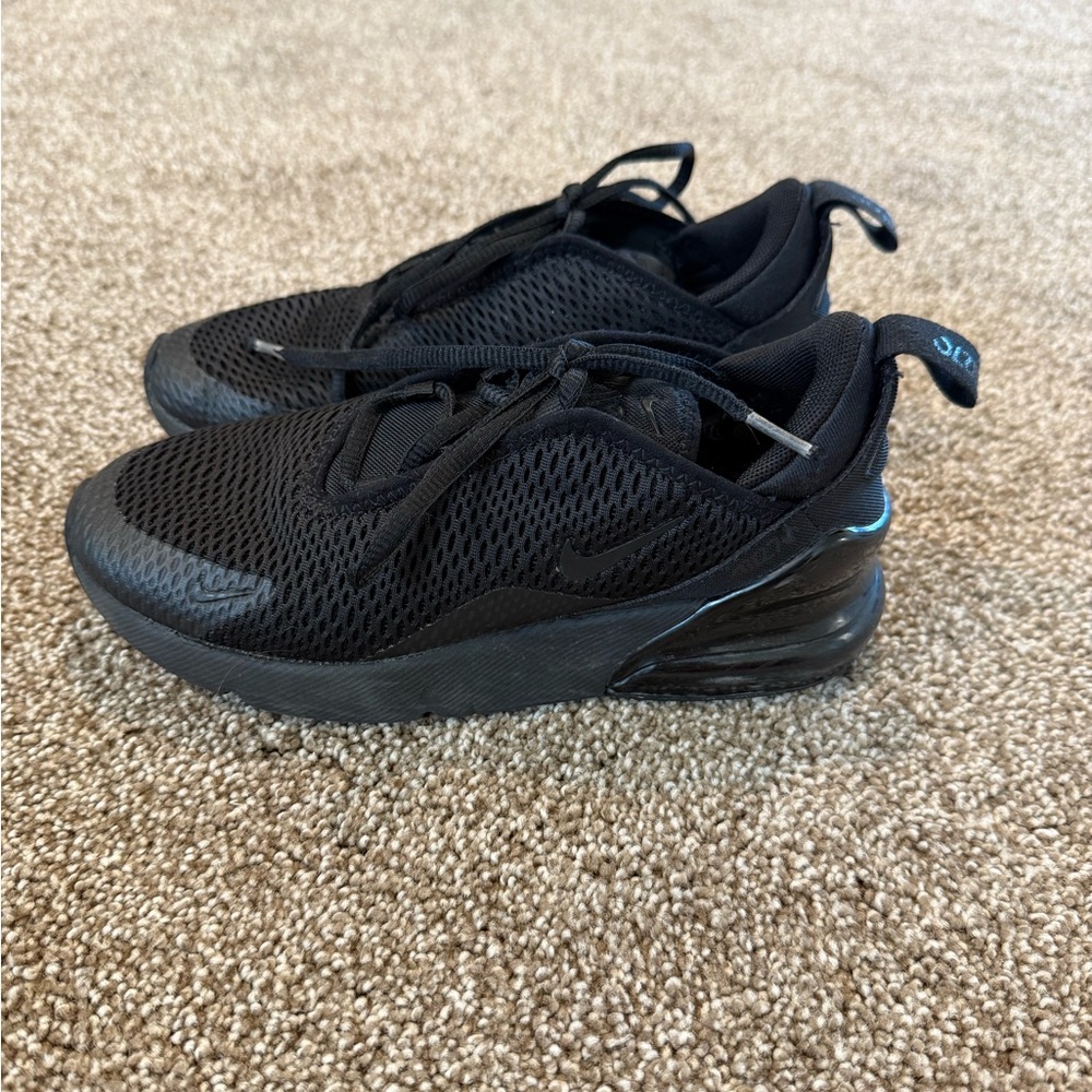 Kids Nike Air Max 270 Triple Black Unisex Shoe Size 2Y